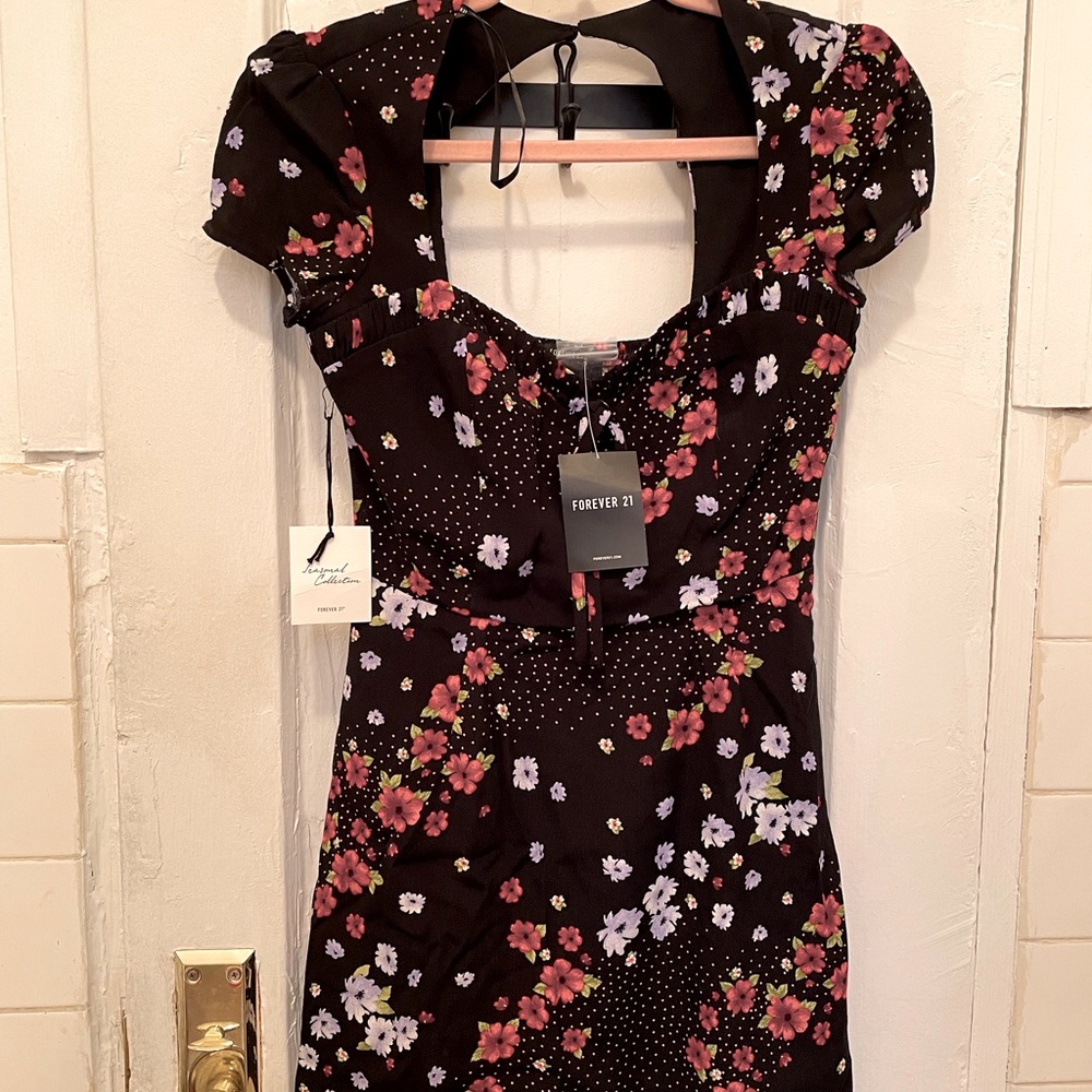 NWT women’s Forever 21 black floral print dress, sweetheart neckline, size S